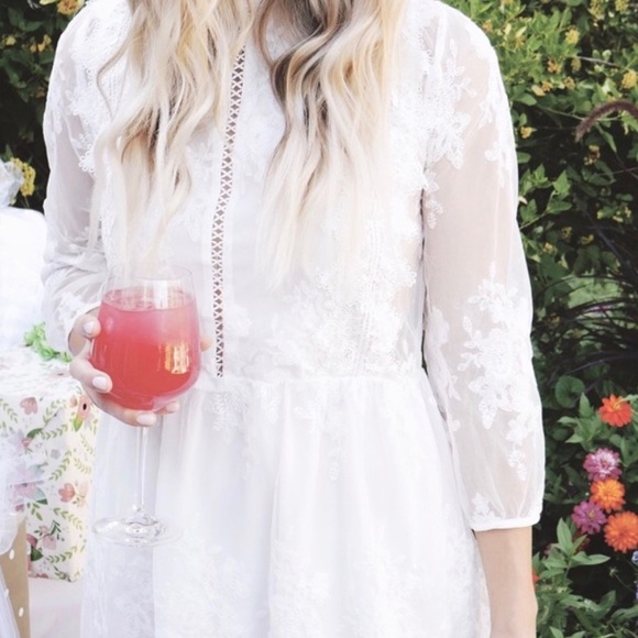 Dresses & Skirts - White lace dress
